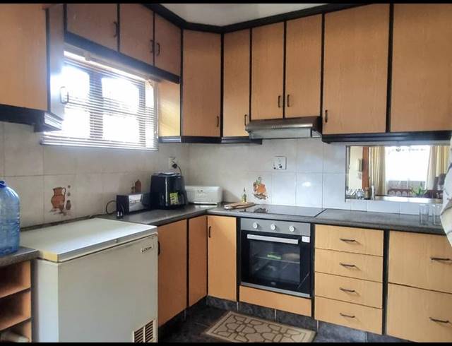 3 BEDROOM HOUSE FOR SALE IN MONTCLAIR